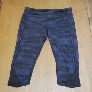 Lululemon blue camo and mesh capri suze 6?